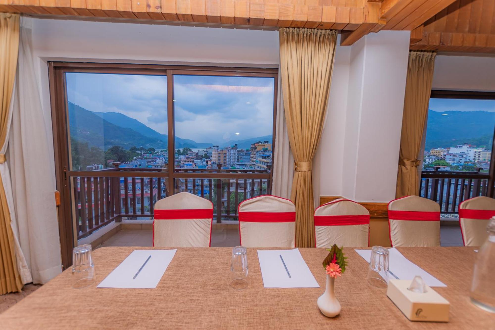 Pokhara Batika Hotell Eksteriør bilde